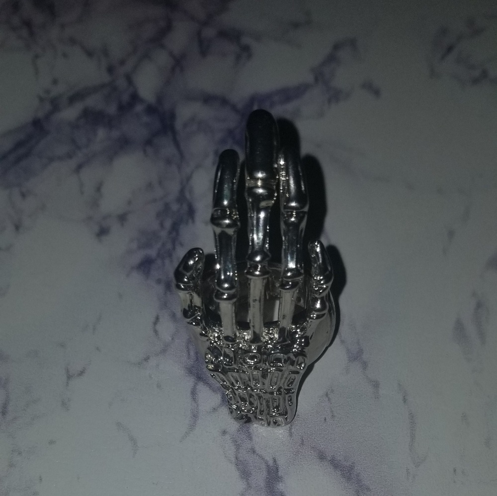 Skeleton hand ring